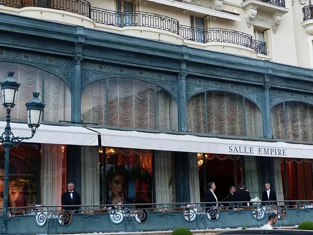 Décoration économique pour salle de séjour élégante